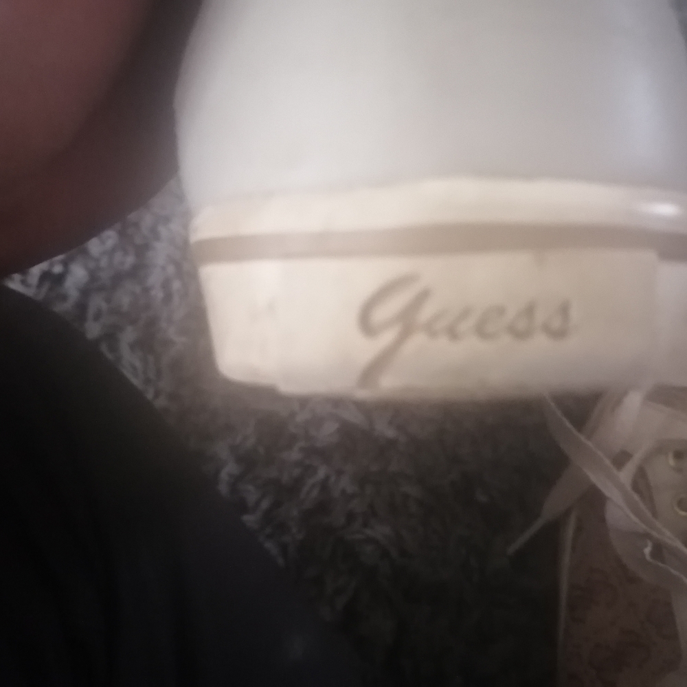 Guess flat runners